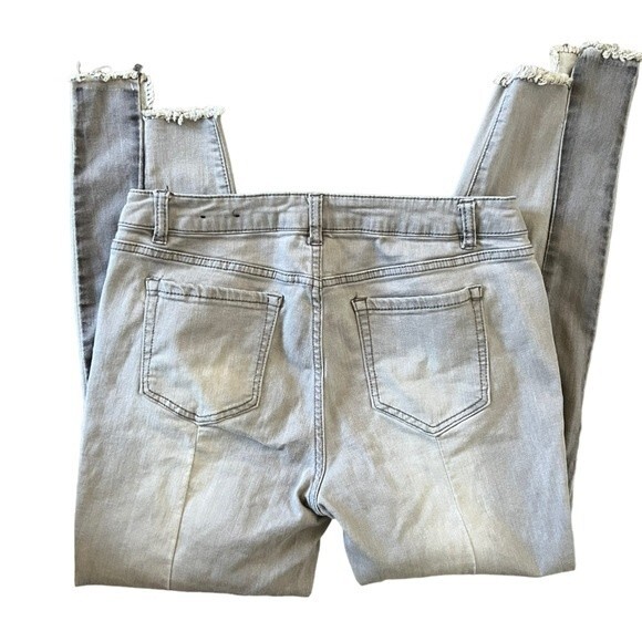 Artisan NY Cropped Jeans Gray Frayed Hem Women's size 10 - Picture 3 of 9